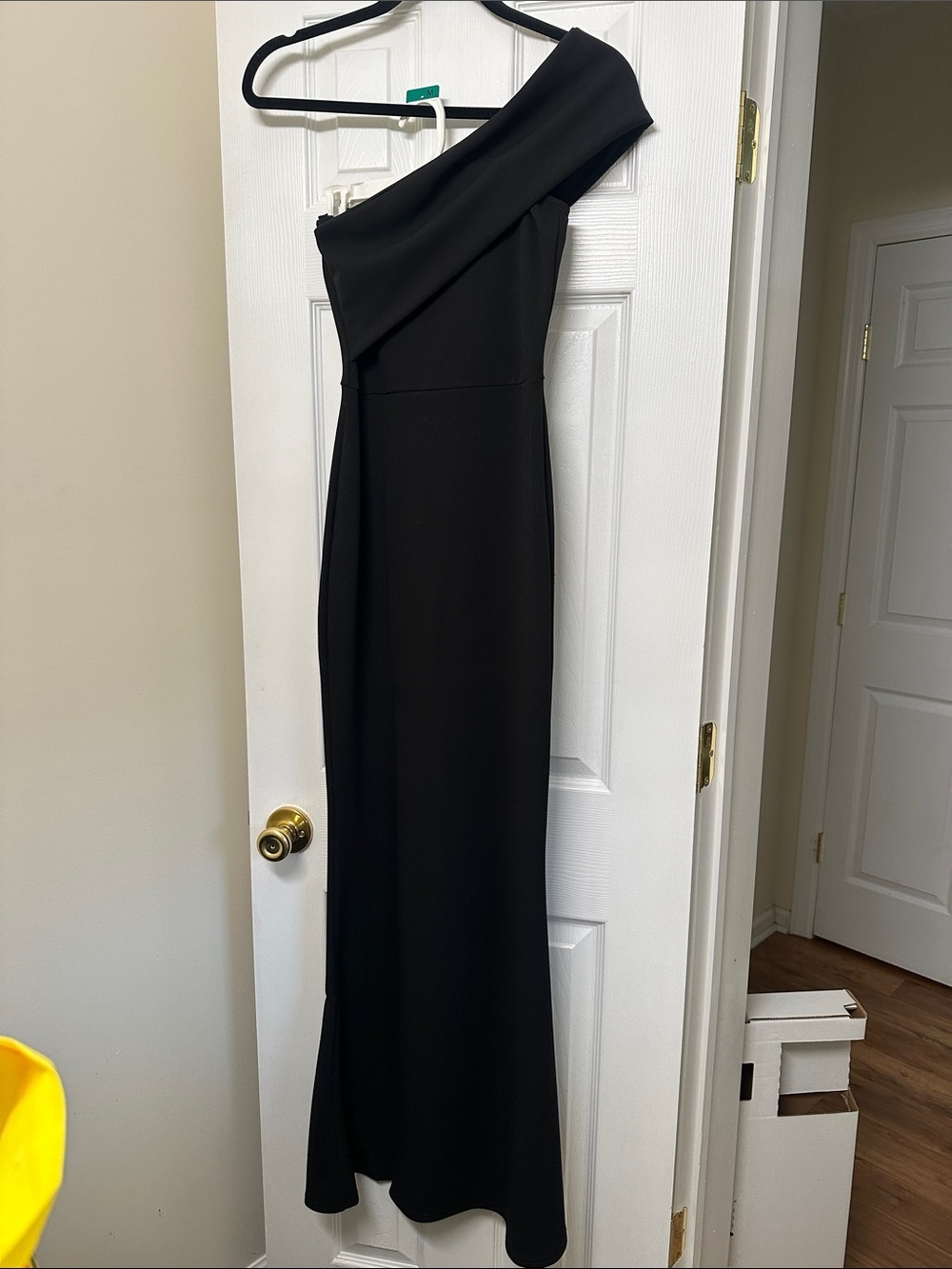 Missguided One-Shoulder Black Evening Gown